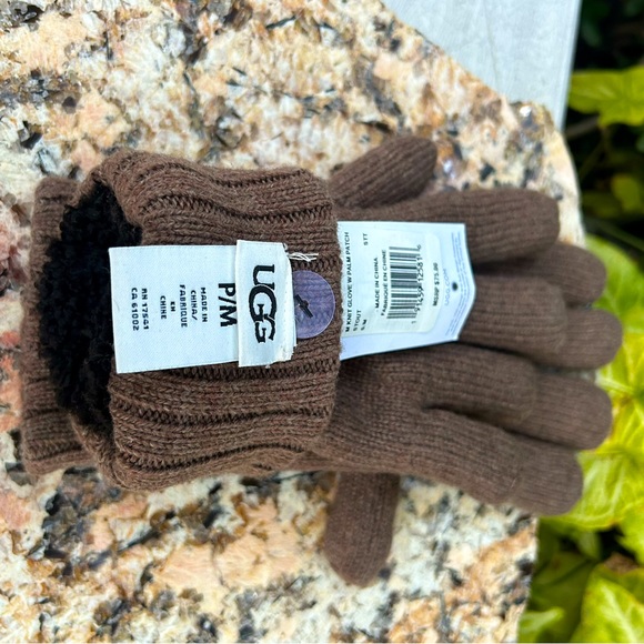 UGG PALM PATCH LEATHER & KNIT GLOVES IN STOUT  S/M  New - Picture 7 of 9